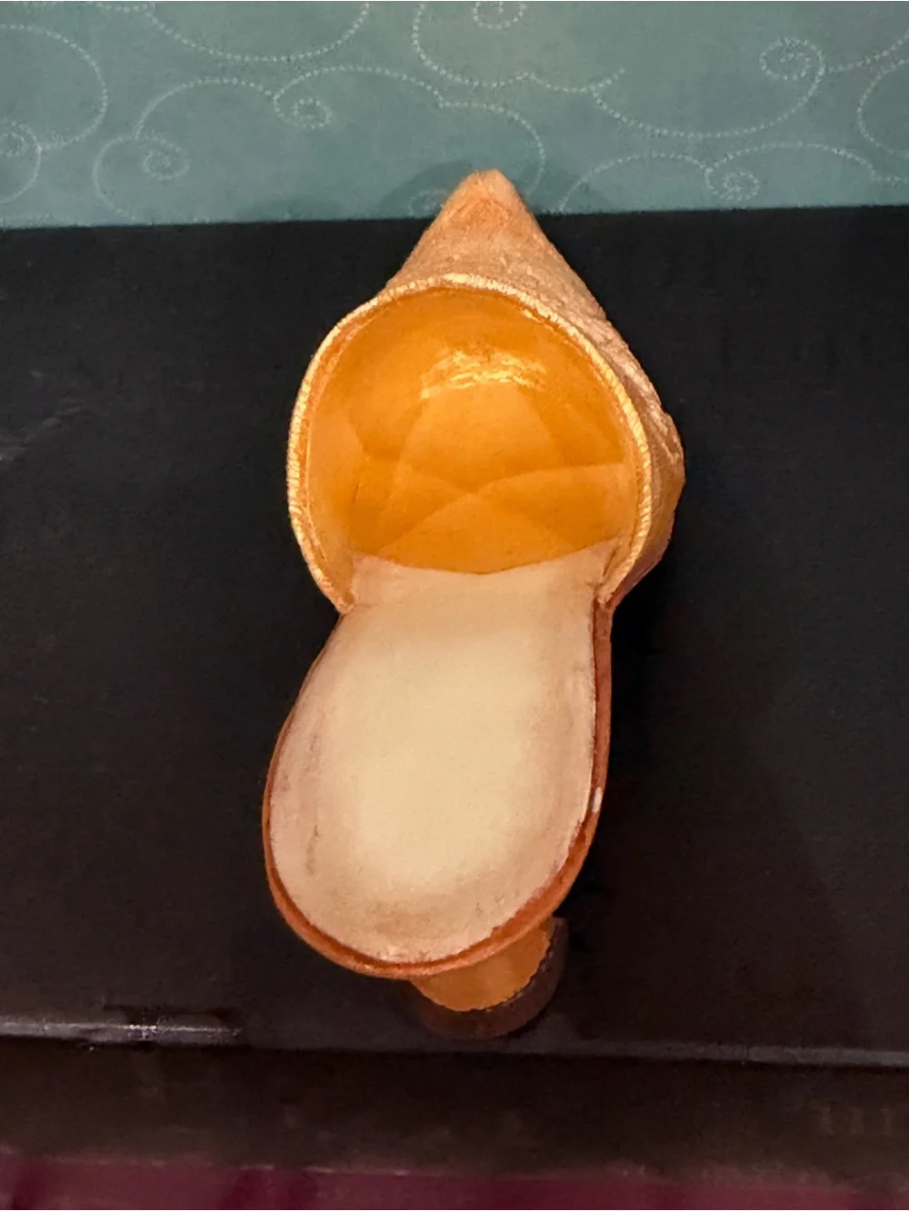 Just the Right Shoe “Elizabeth” #25128 (2001) Collectible Shoe